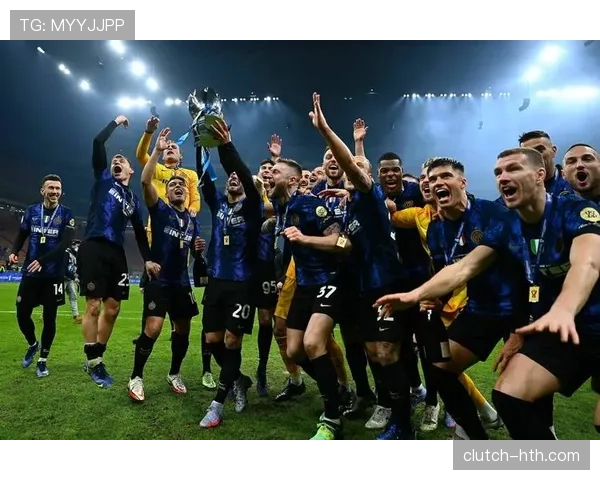 意甲焦点对决：AC米兰与国际米兰再度争锋，德比之战三分争夺激烈