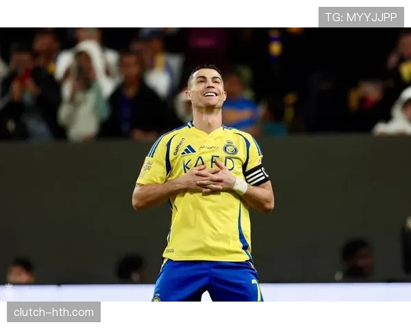 阿兹蒙赛场亮眼表现引发热议,影响力席卷足坛外各界 阿兹蒙赛场亮眼表现引发热议,影响力席卷足坛外各界