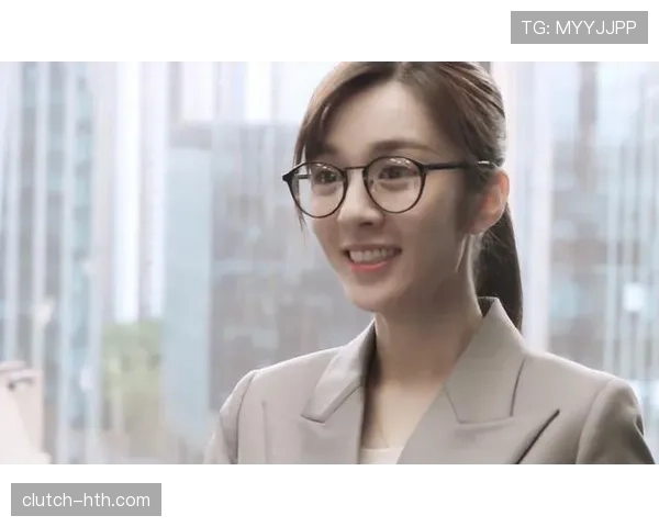 费钰婷训练完直接啃鸡腿？这自律人设有点扛不住啊